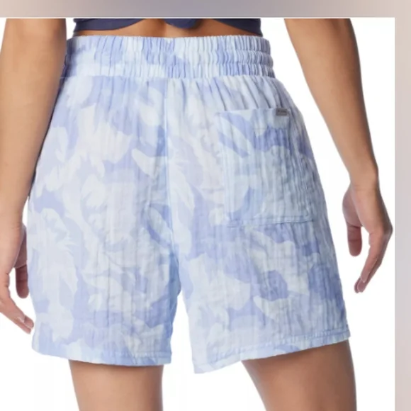 COLUMBIA Light Blue Holly Hideaway Breezy Shorts - Size Medium   (NWT) - Picture 5 of 10